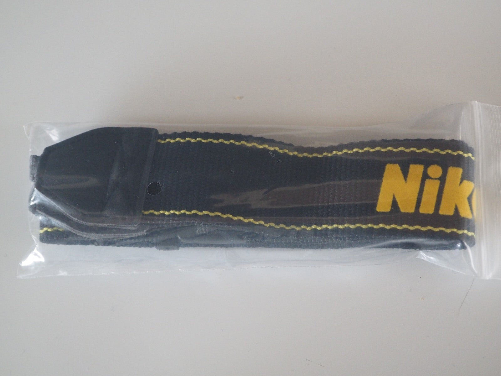 Brand new genuin Nikon camera nech/shoulder strap from japan