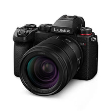 Panasonic Lumix S5D + S 28-200mm