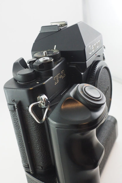 US. CANON F1 NEW FD + IMPUGN. MAT. 156893