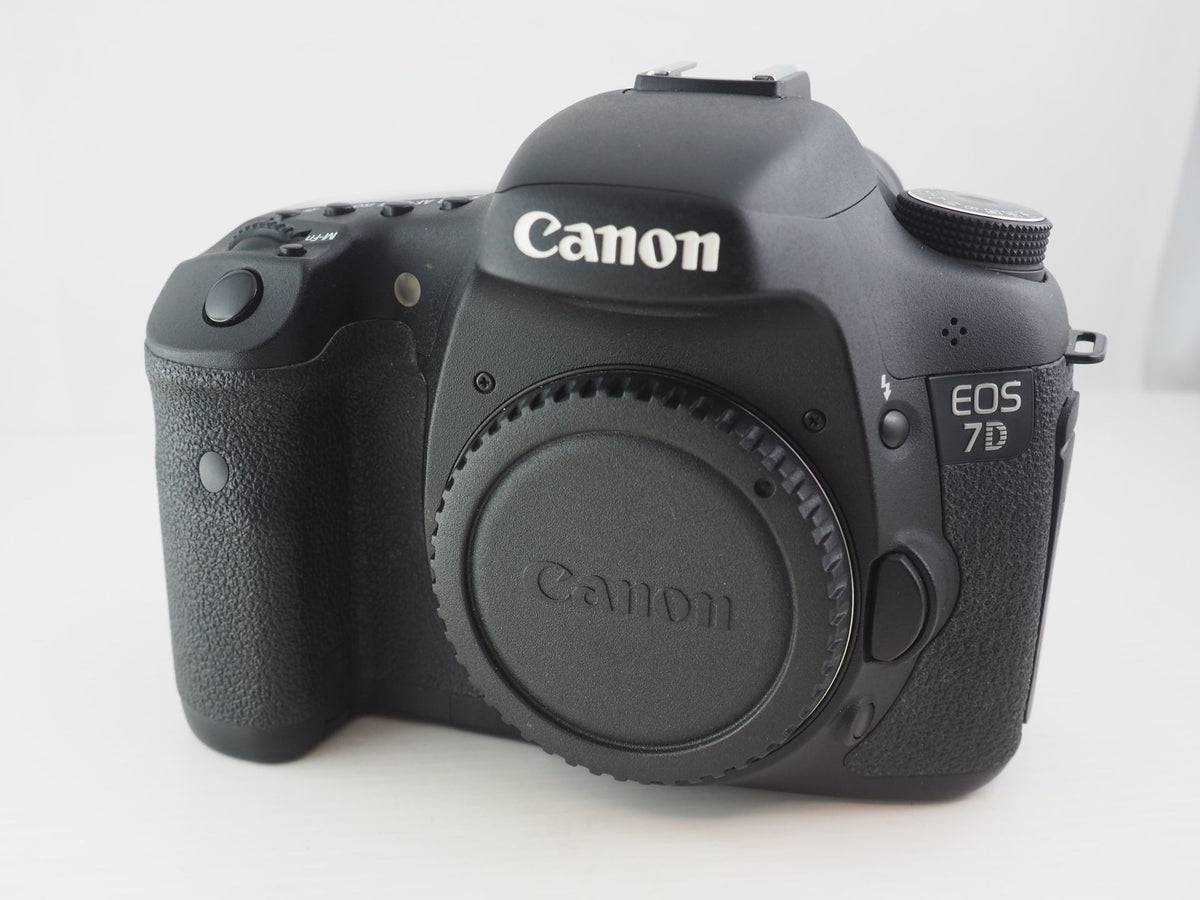 US. CANON EOS 7D 0430401606 (4.500 SCATTI)