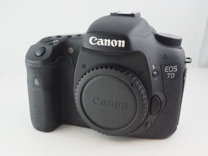 US. CANON EOS 7D 0430401606 (4.500 SCATTI)