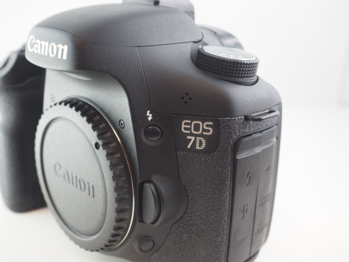 US. CANON EOS 7D 0430401606 (4.500 SCATTI)