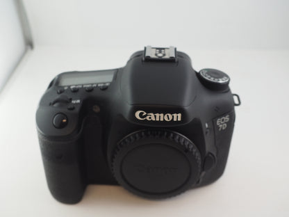 US. CANON EOS 7D 0430401606 (4.500 SCATTI)
