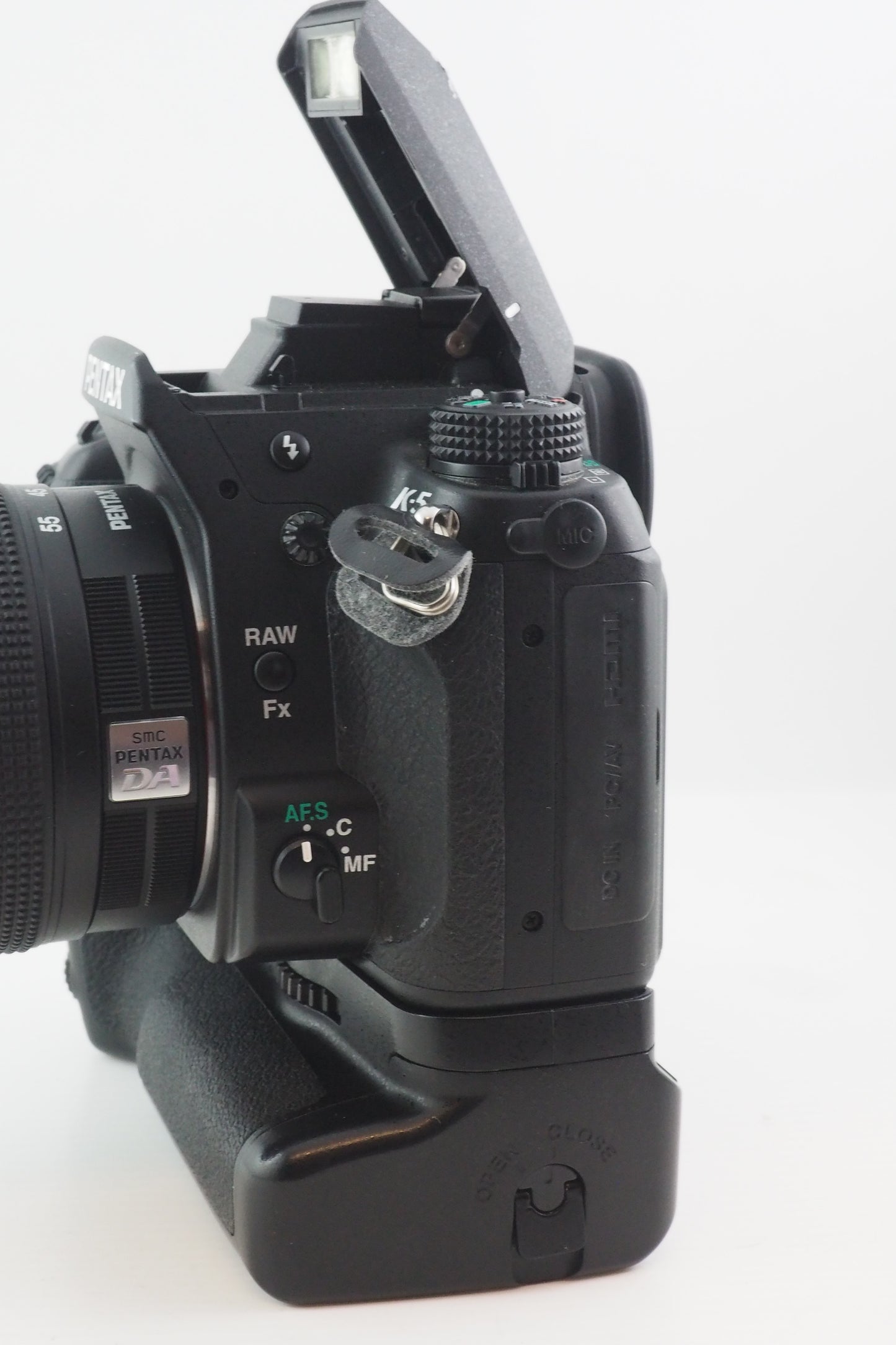 PENTAX K5II KIT18-55+ BATTERYGRIP (14.100 SCATTI)