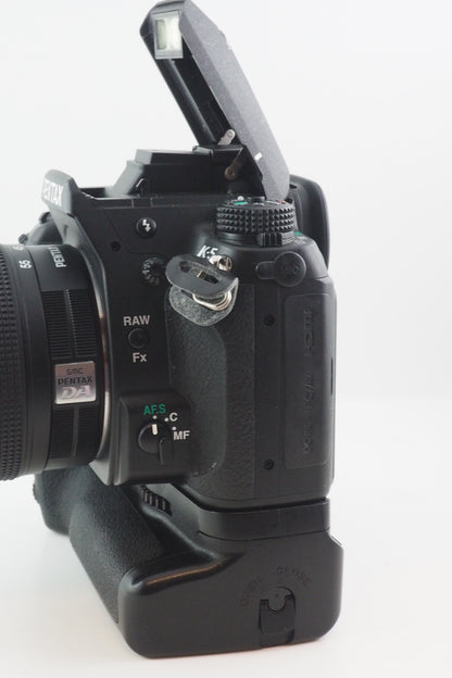 PENTAX K5II KIT18-55+ BATTERYGRIP (14.100 SCATTI)